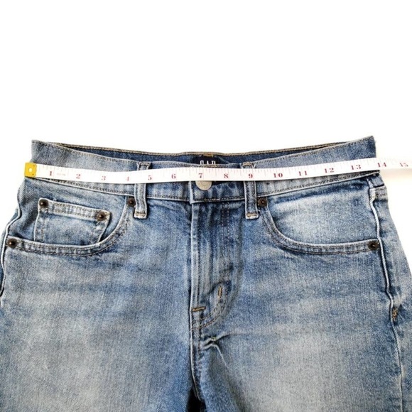 Gap 26 Denim Cut Off Shorts 26 /2.5" Medium Wash Distressed - Picture 4 of 5